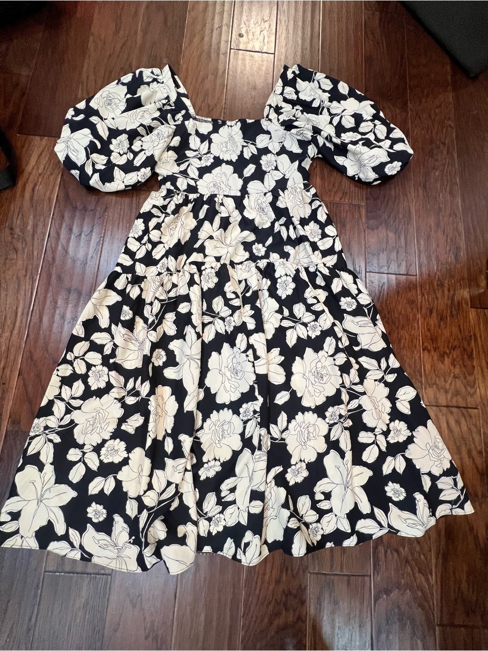 Black and White Floral Puff Sleeve Dress